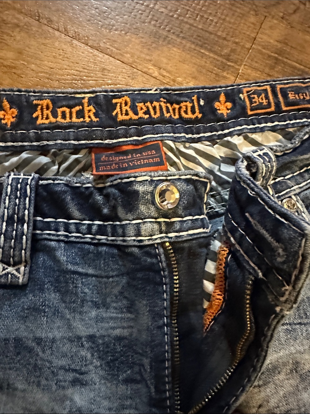 Rock Revival Light Wash Boot Cut Jeans with Embroidered Pocket - Picture 3 of 9